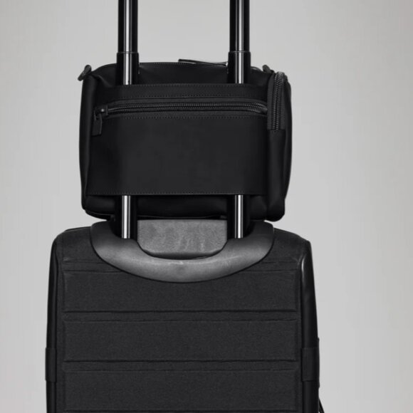 Rains Texel crossbody bag black NWT NEW waterproof - Picture 4 of 5